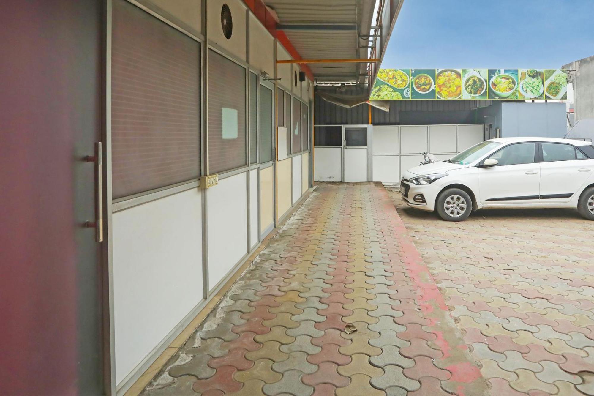 Collection O Harsh Hotel & Restaurant Bhiwadi Exteriör bild