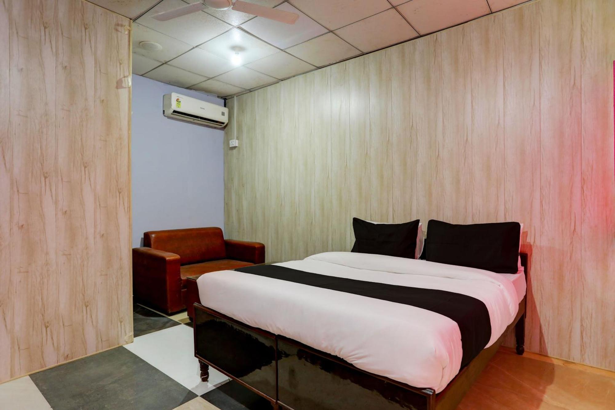 Collection O Harsh Hotel & Restaurant Bhiwadi Exteriör bild