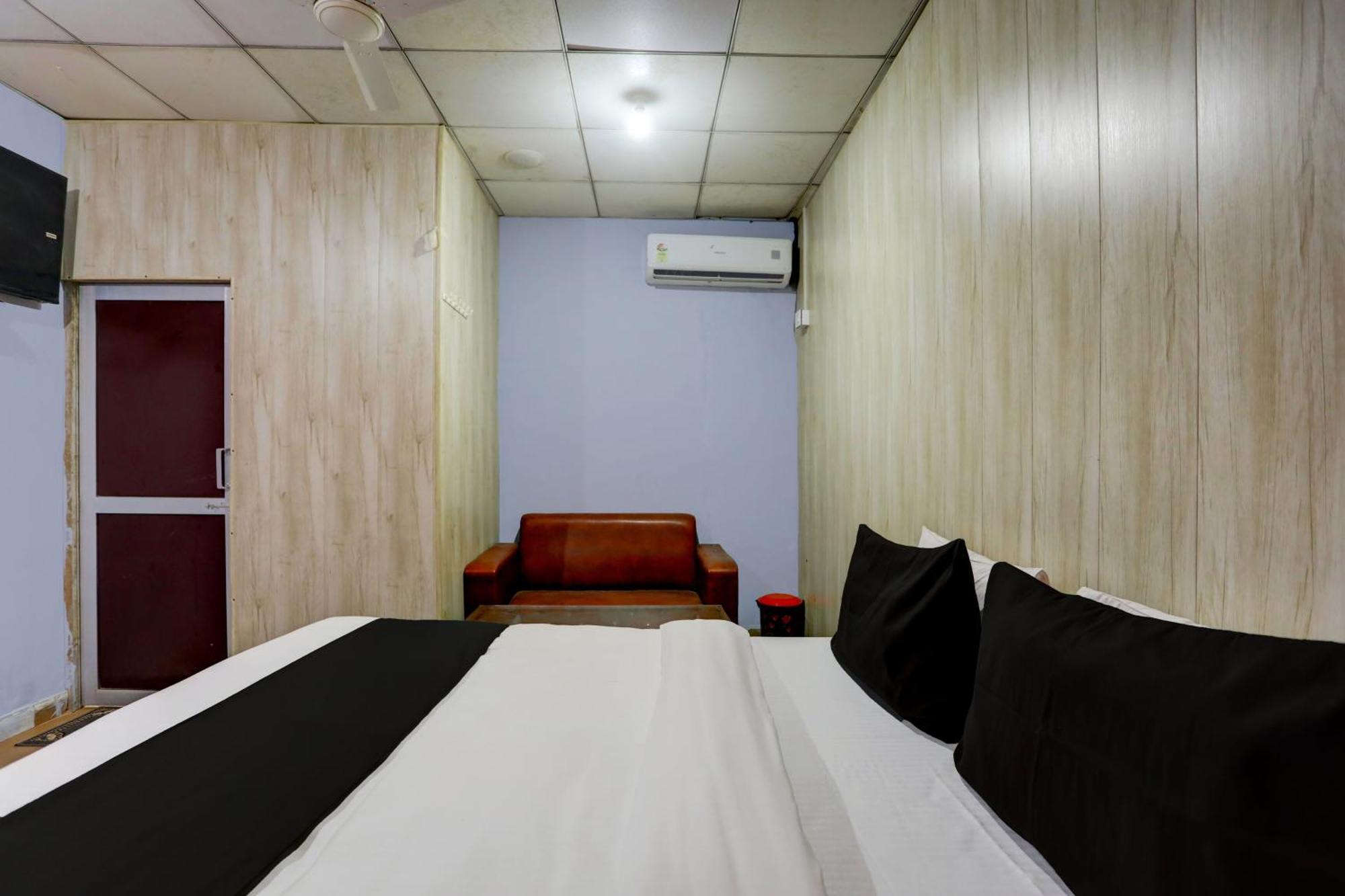 Collection O Harsh Hotel & Restaurant Bhiwadi Exteriör bild